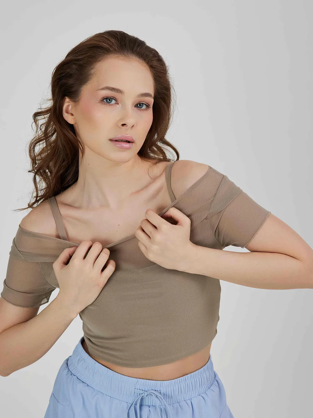 Укороченная футболка из сетки с внутренним топом - 4 