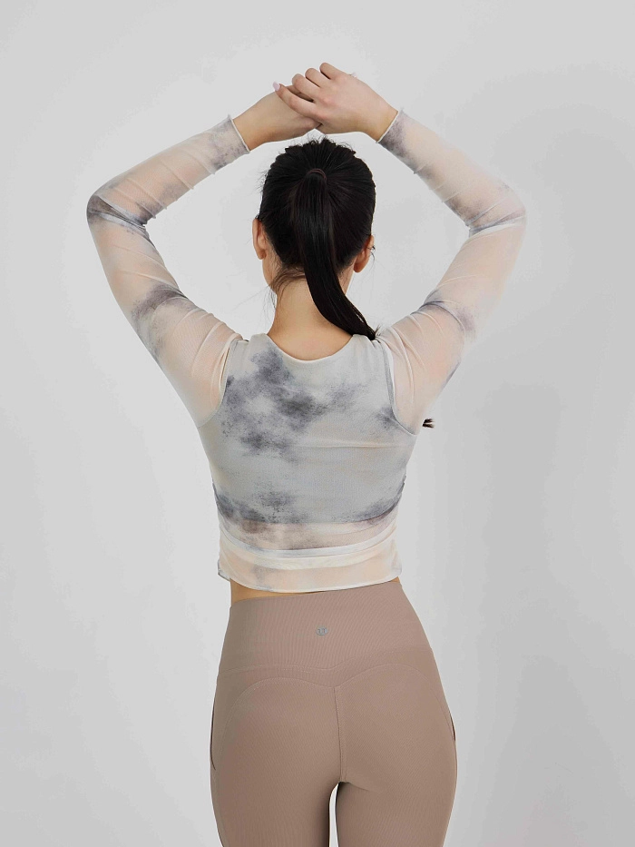 Лонгслив из сетки в технике tye-die с встроенным топом